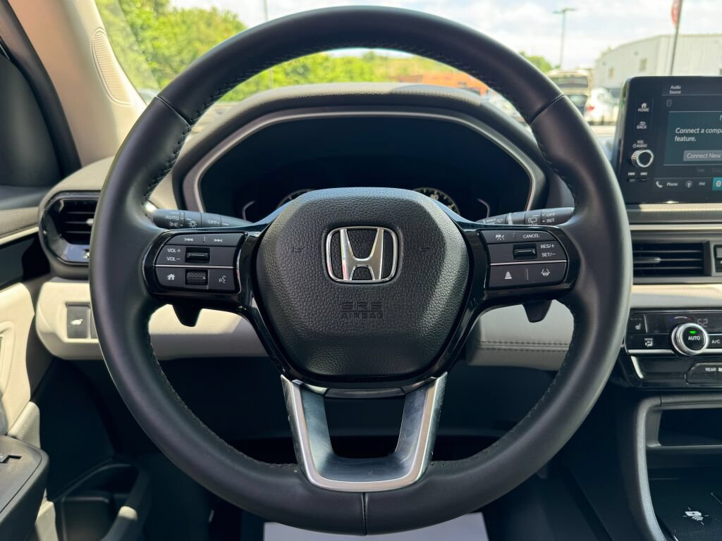 Used 2025 Honda Pilot EX-L image 25