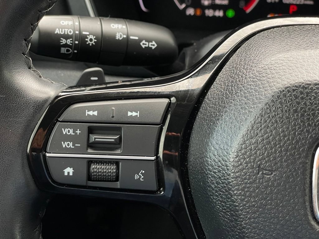 Certified 2025 Honda Pilot Touring image 15