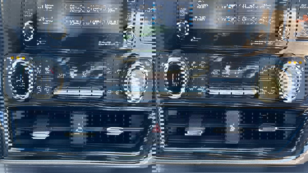 Used 2022 Toyota Highlander XLE image 29