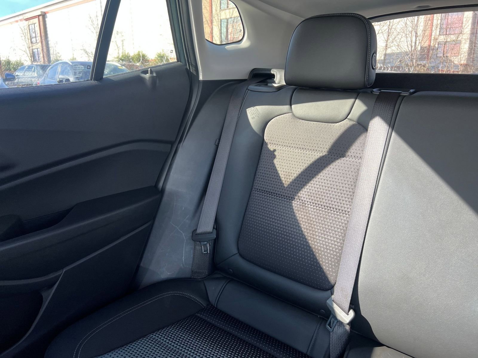 Used 2025 Chevrolet Trax LT image 37