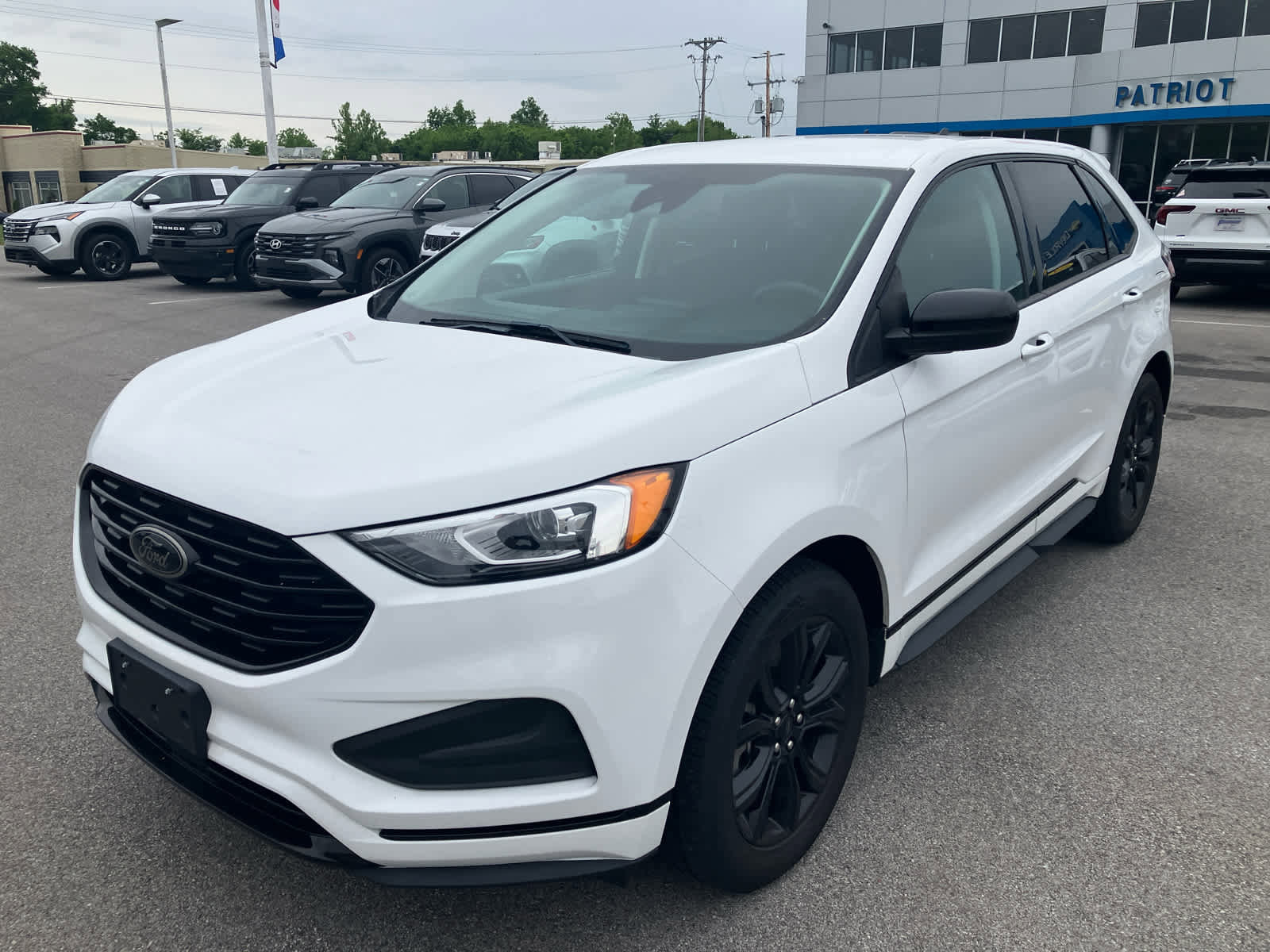 Used 2022 Ford Edge SE w/ Black Appearance Package AWD/4WD image 3