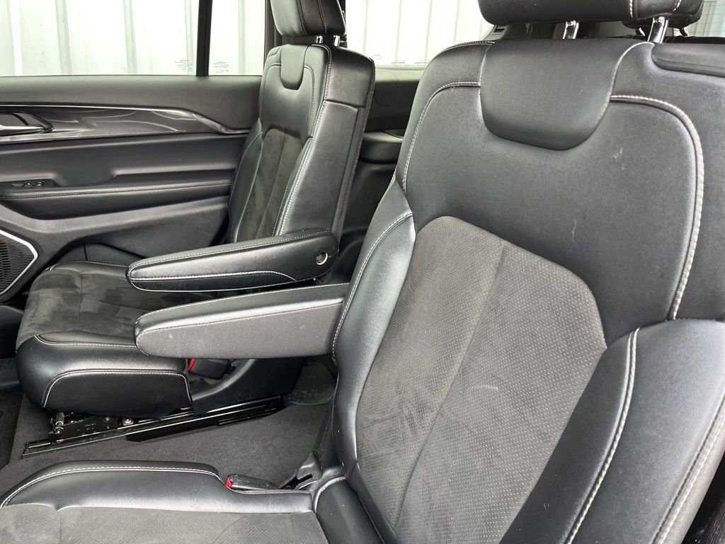 Used 2022 Jeep Grand Cherokee L Laredo image 42