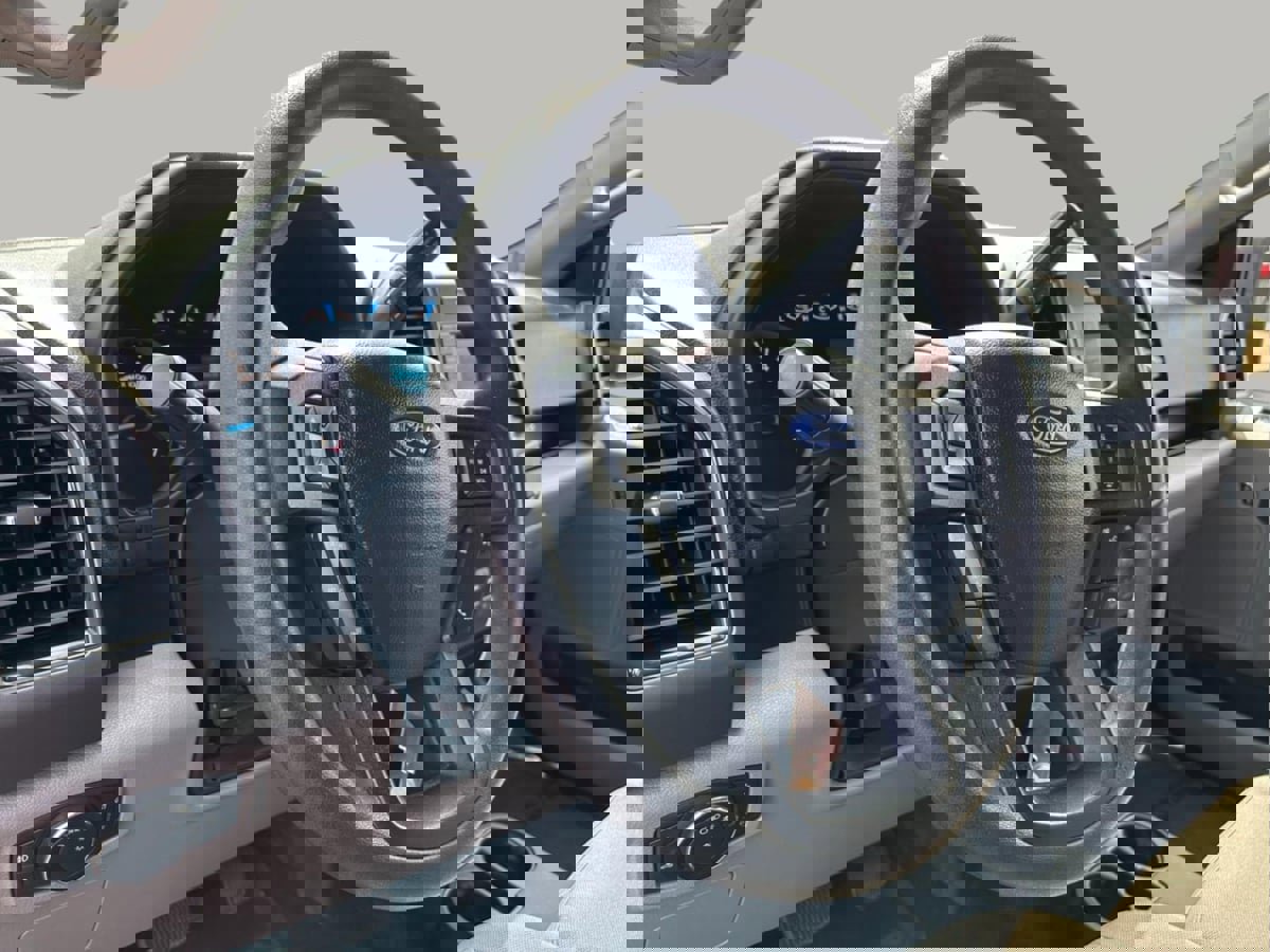 Used 2017 Ford F150 XLT image 10