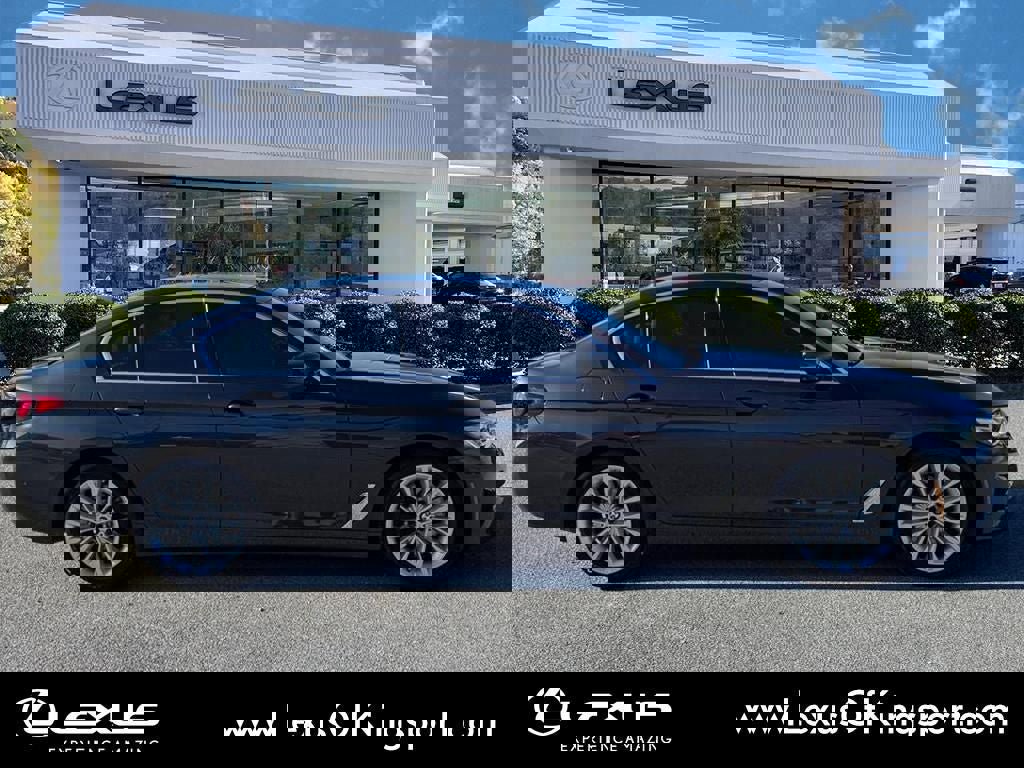 Used 2021 BMW 530i xDrive w/ Premium Package image 6