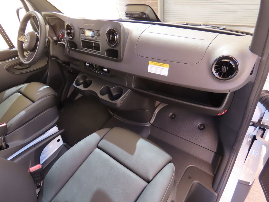 Used 2025 Mercedes-Benz Sprinter 2500 image 17