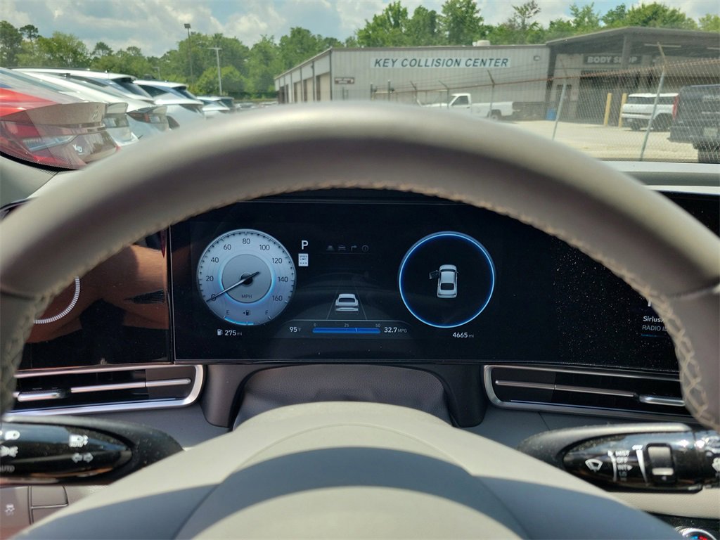 Used 2025 Hyundai Elantra SEL image 17