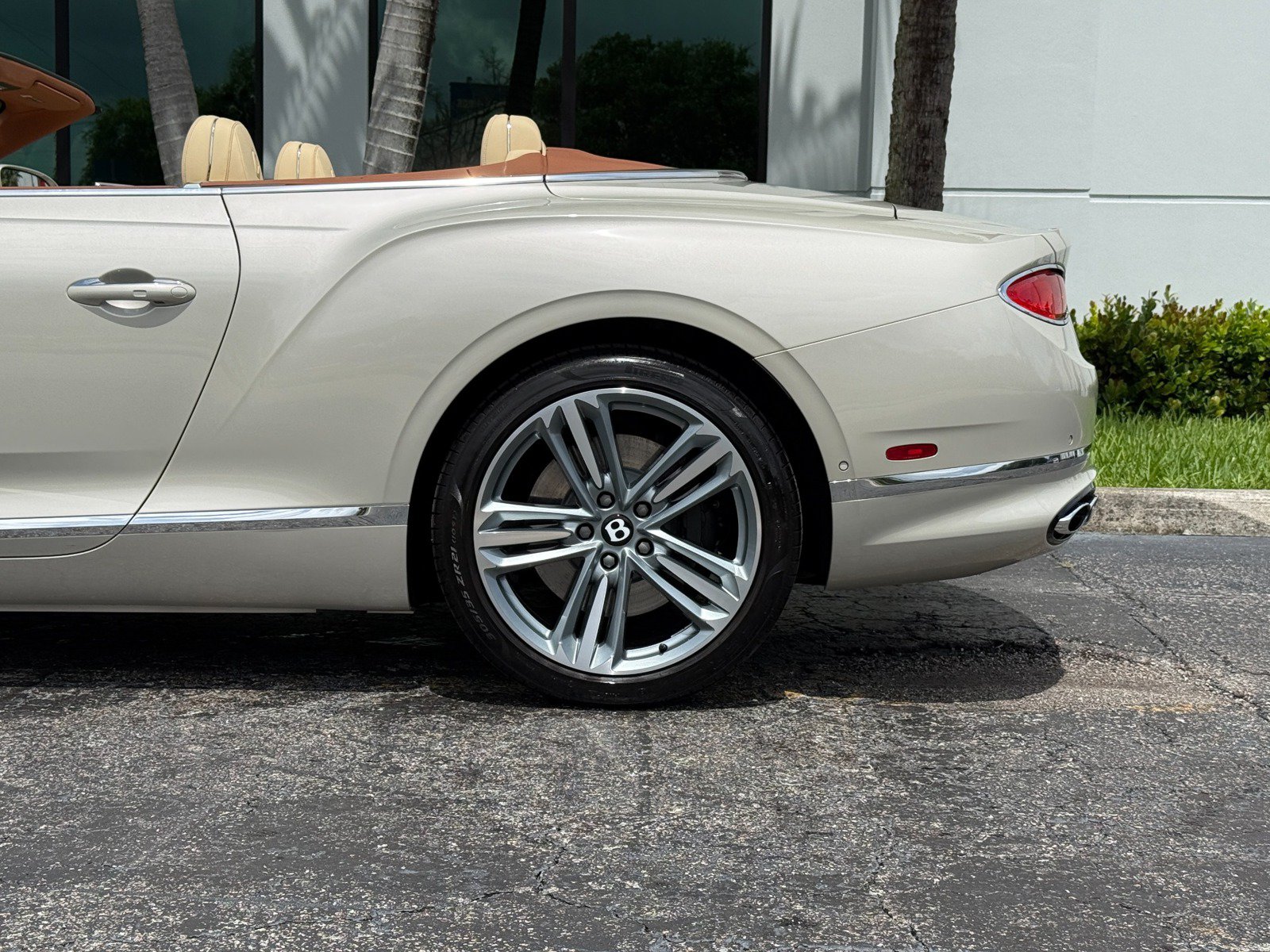 Used 2023 Bentley Continental GT Mulliner AWD/4WD image 17