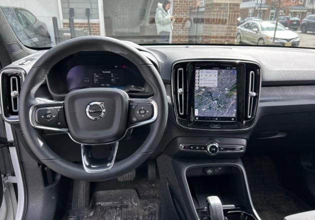 Used 2023 Volvo C40 P8 Recharge Plus w/ Climate Package AWD/4WD image 3