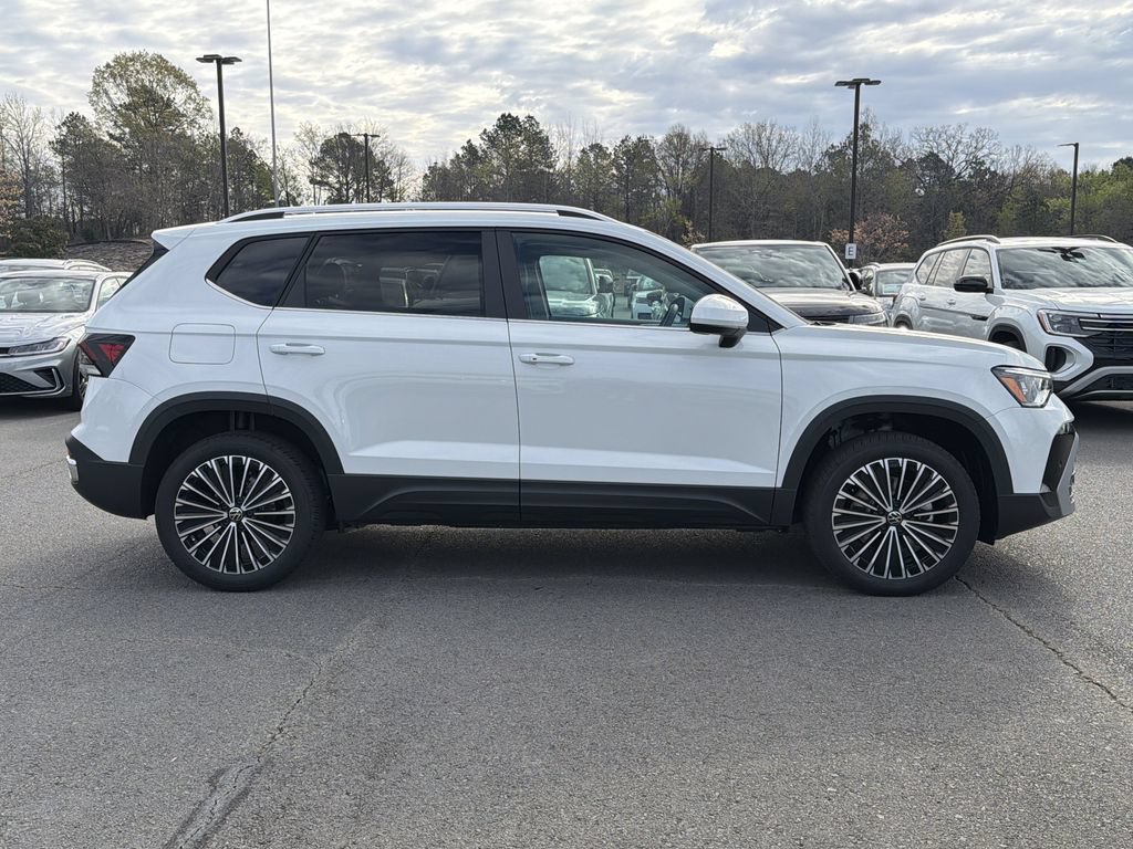 New 2026 Volkswagen Taos SE FWD image 6