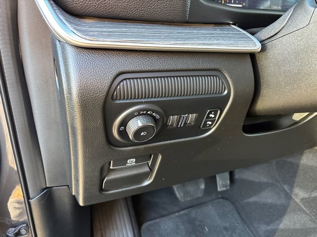 Used 2022 Jeep Wagoneer Series III w/ Flexible Seating Group image 17