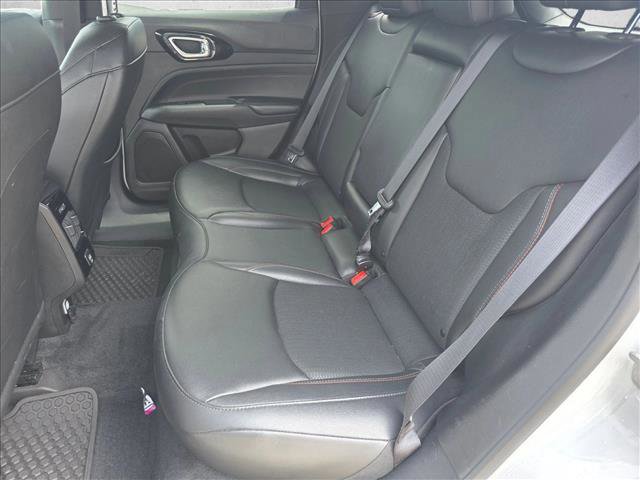 Used 2025 Jeep Compass Trailhawk AWD/4WD image 13