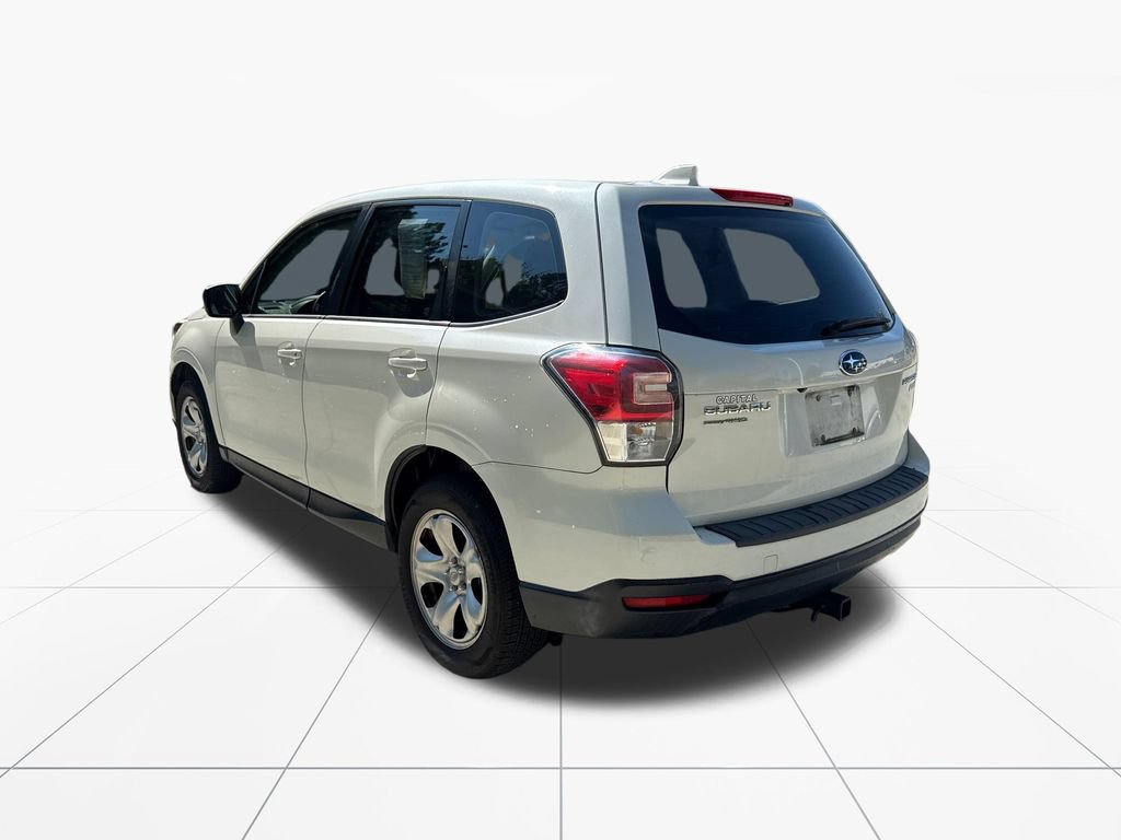 Used 2017 Subaru Forester 2.5i AWD/4WD image 6