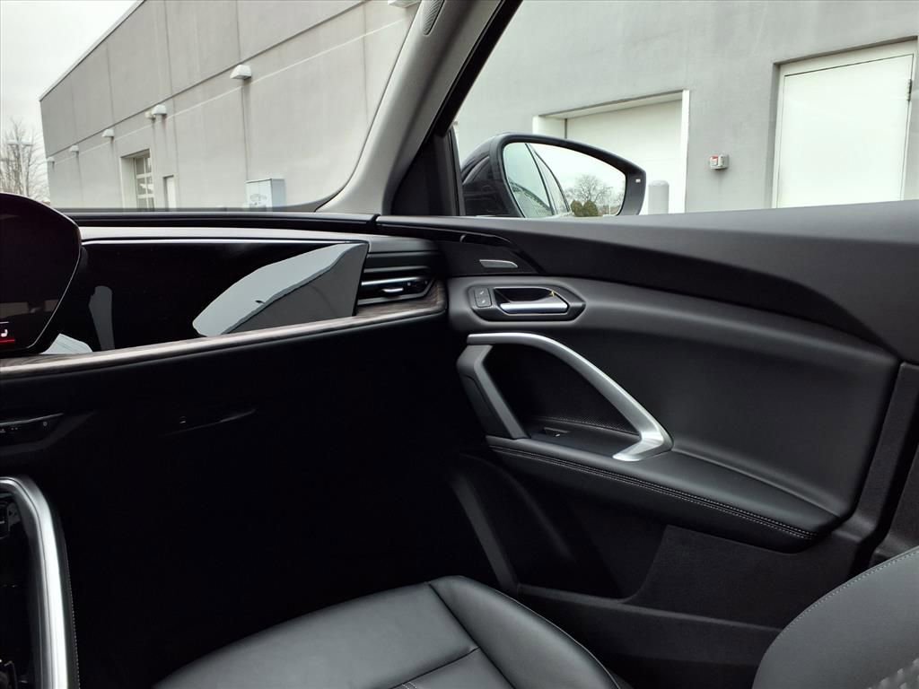 Used 2025 Audi Q5 Premium Plus w/ Premium Plus image 26