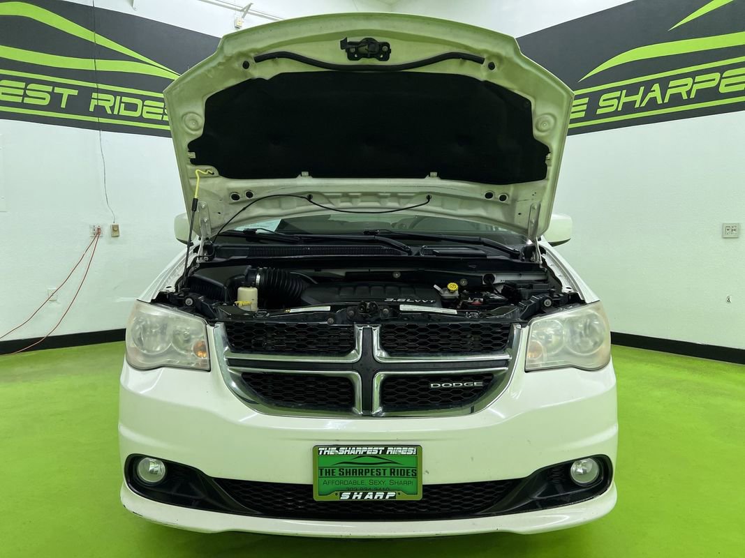 Used 2011 Dodge Grand Caravan Crew w/ Entertainment Group 1 FWD image 4