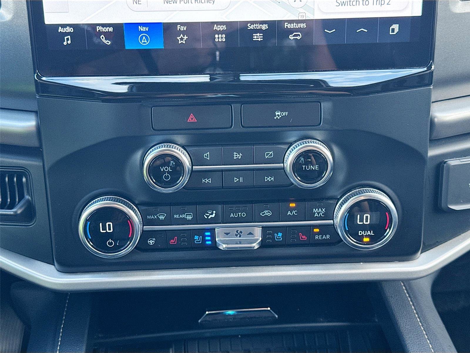 Used 2023 Ford Expedition Max XLT image 16