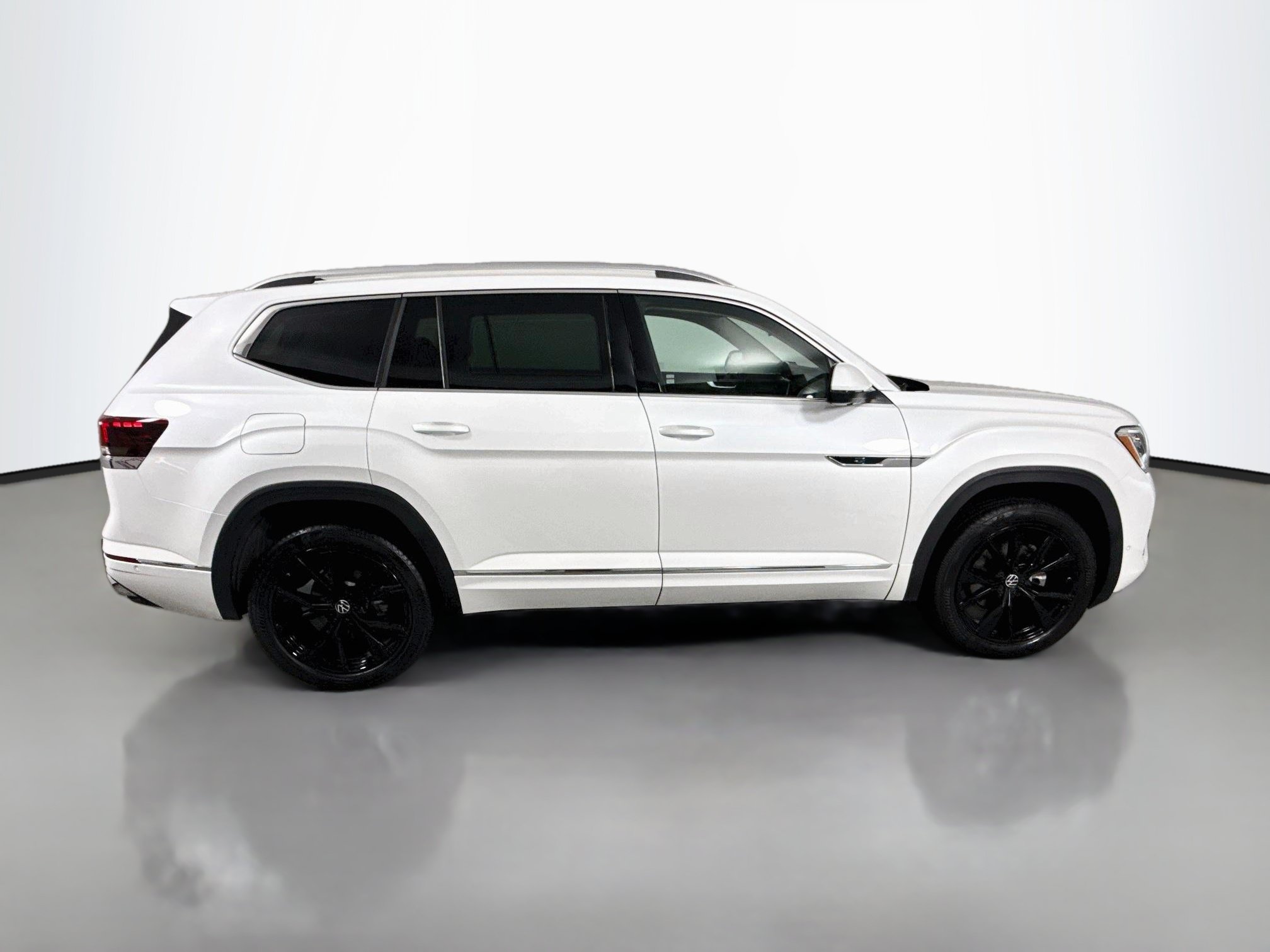 Used 2024 Volkswagen Atlas SEL Premium R-Line AWD/4WD image 8