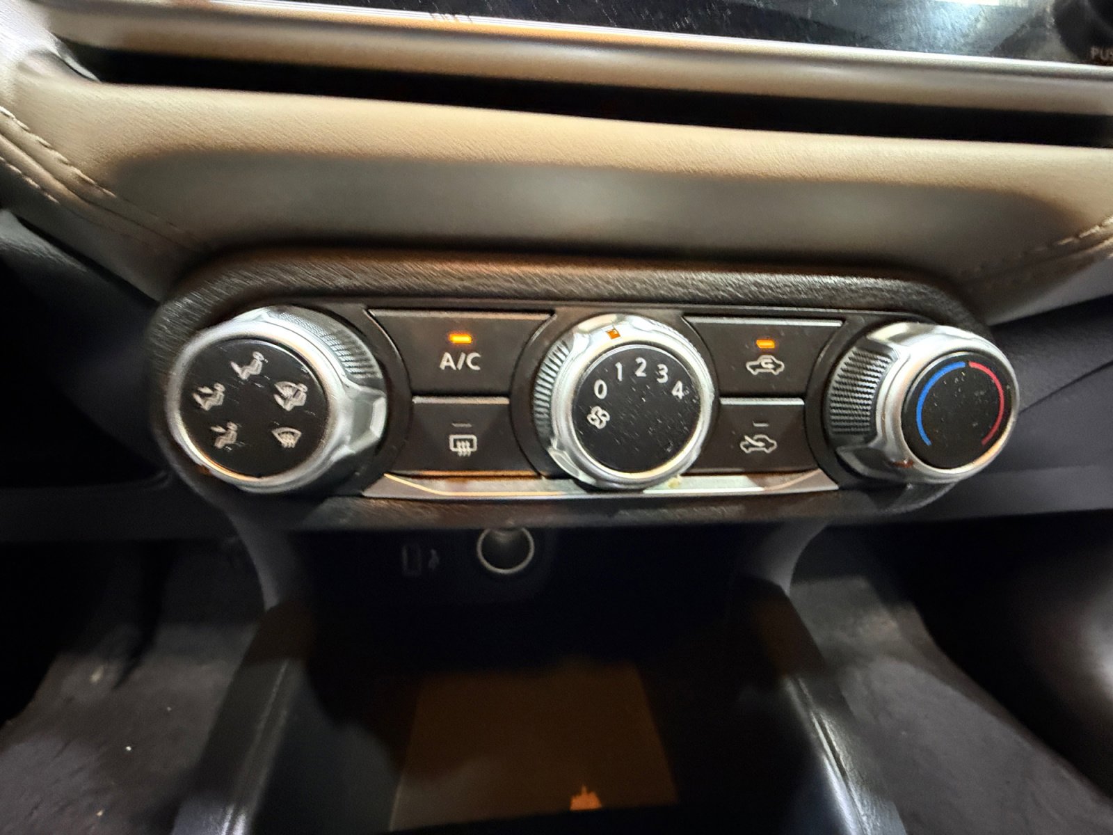 Used 2020 Nissan Versa SV image 12