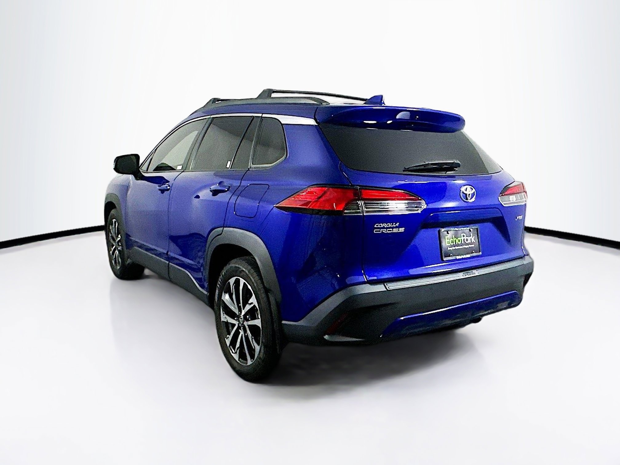 Used 2024 Toyota Corolla Cross XLE w/ Convenience Package image 5