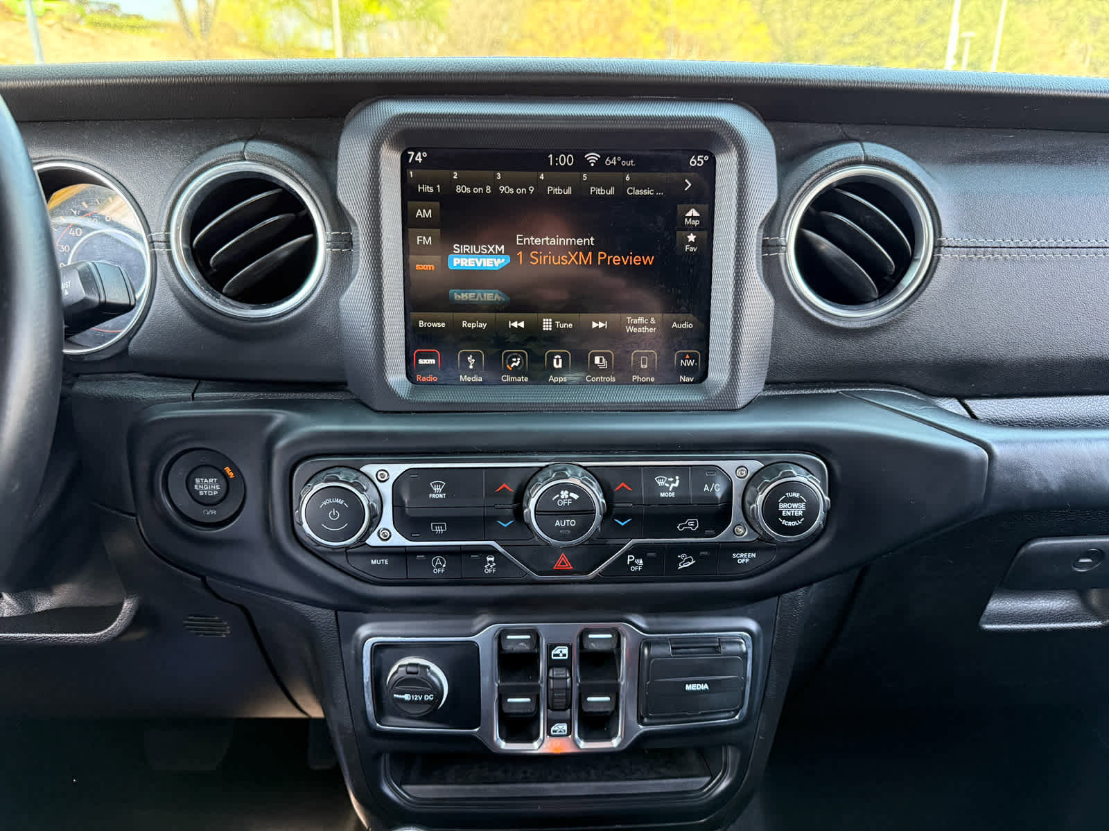 Used 2019 Jeep Wrangler Unlimited Sahara image 17