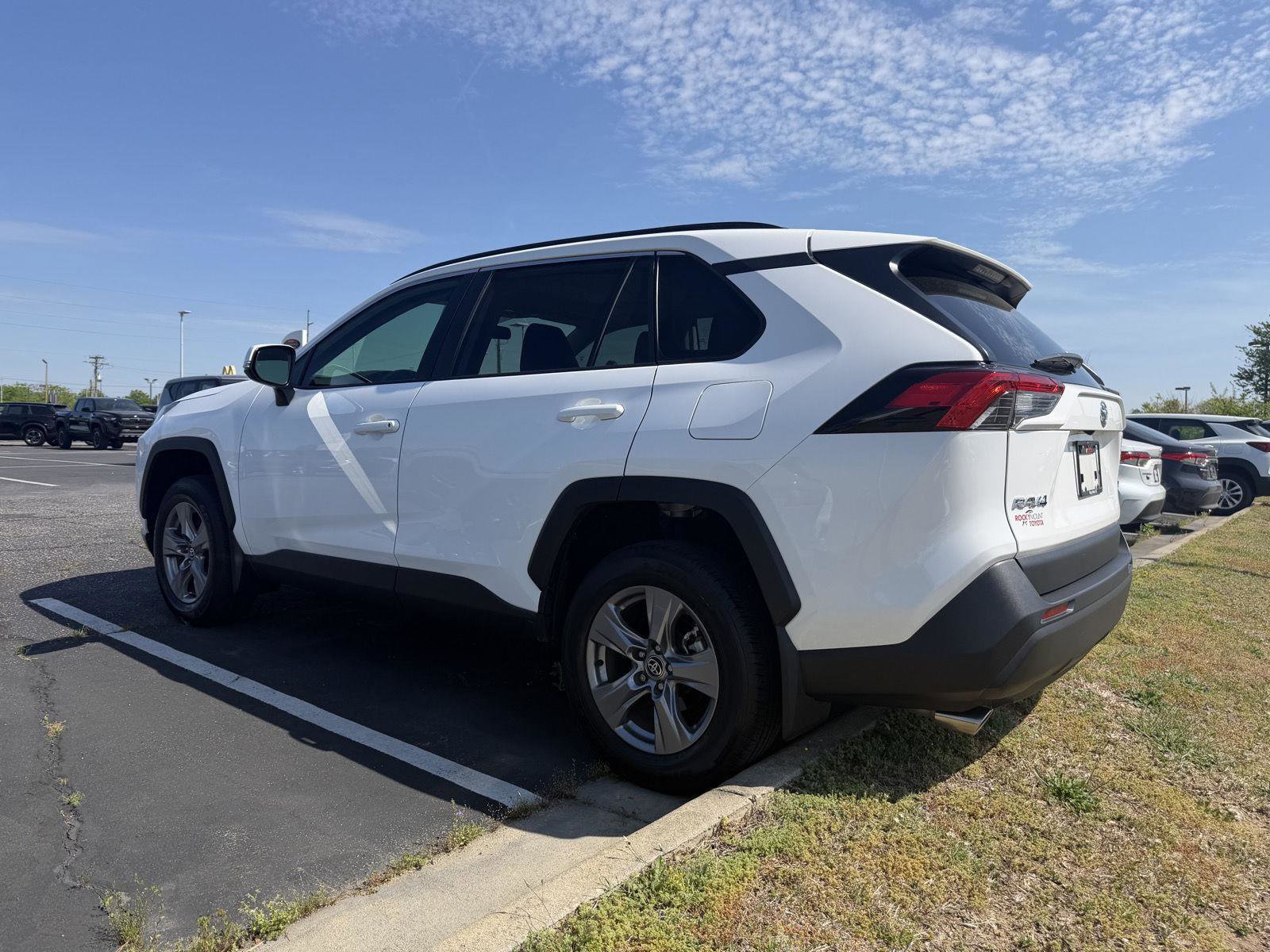 Used 2024 Toyota RAV4 XLE w/ Convenience Package image 5