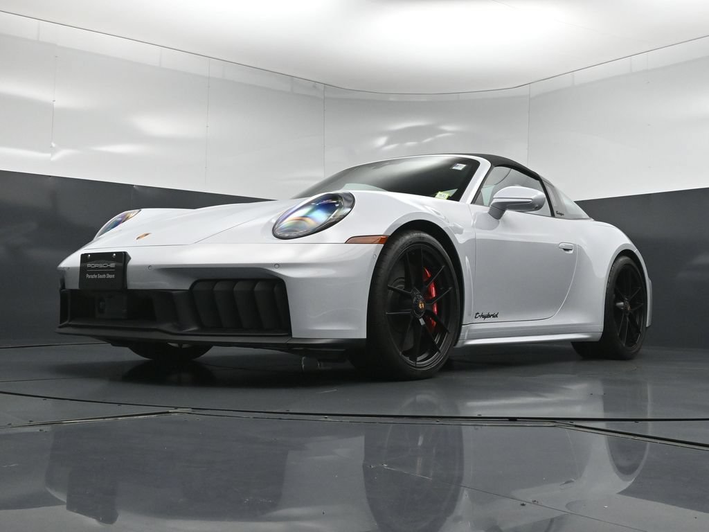 Certified 2025 Porsche 911 Targa 4 GTS AWD/4WD image 24