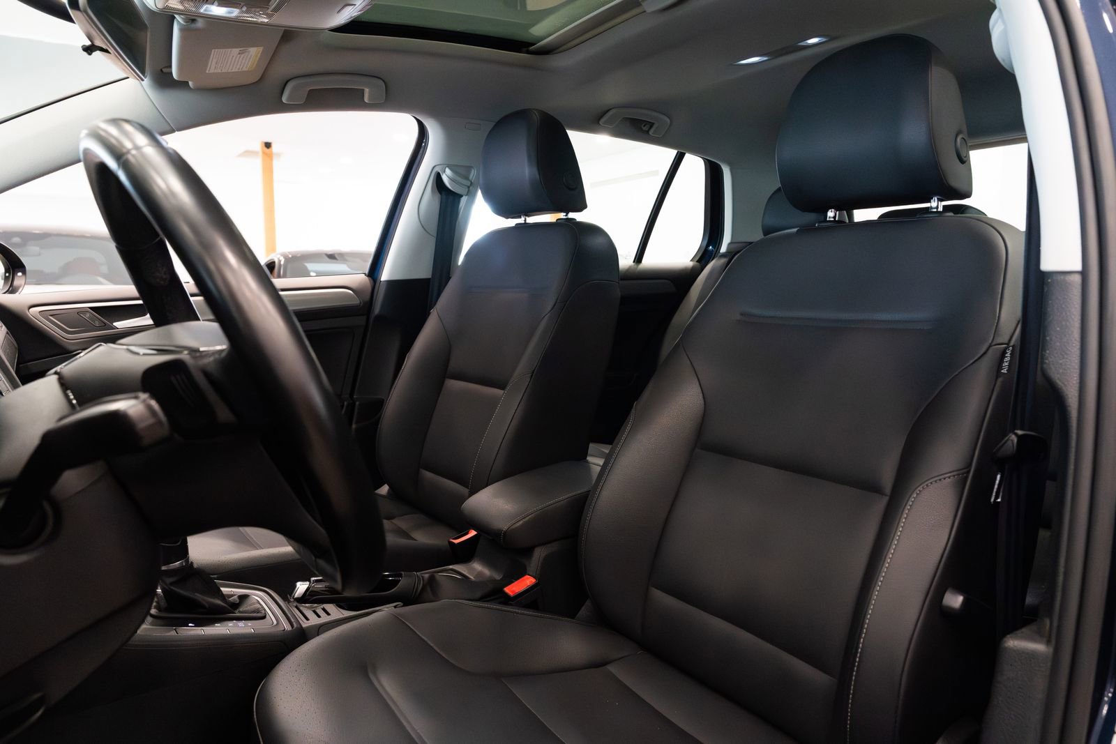 Used 2015 Volkswagen Golf S image 7