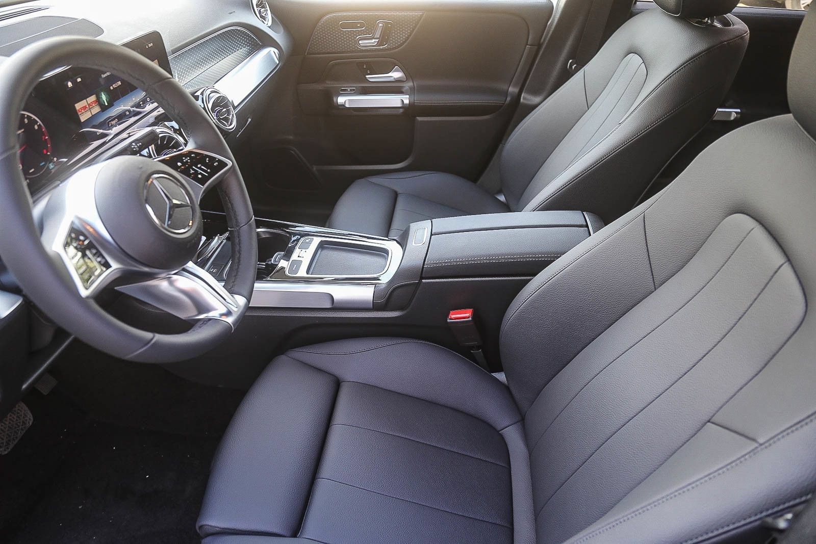New 2026 Mercedes-Benz GLB 250 4MATIC image 18