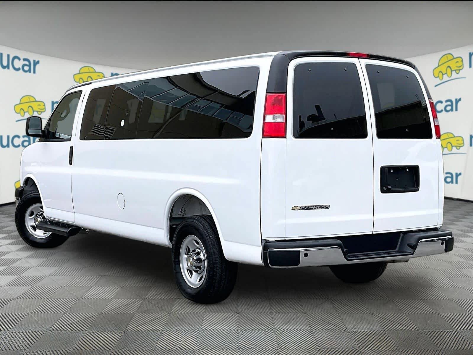 Used 2025 Chevrolet Express 3500 LT w/ LT Preferred Equipment Group RWD image 4