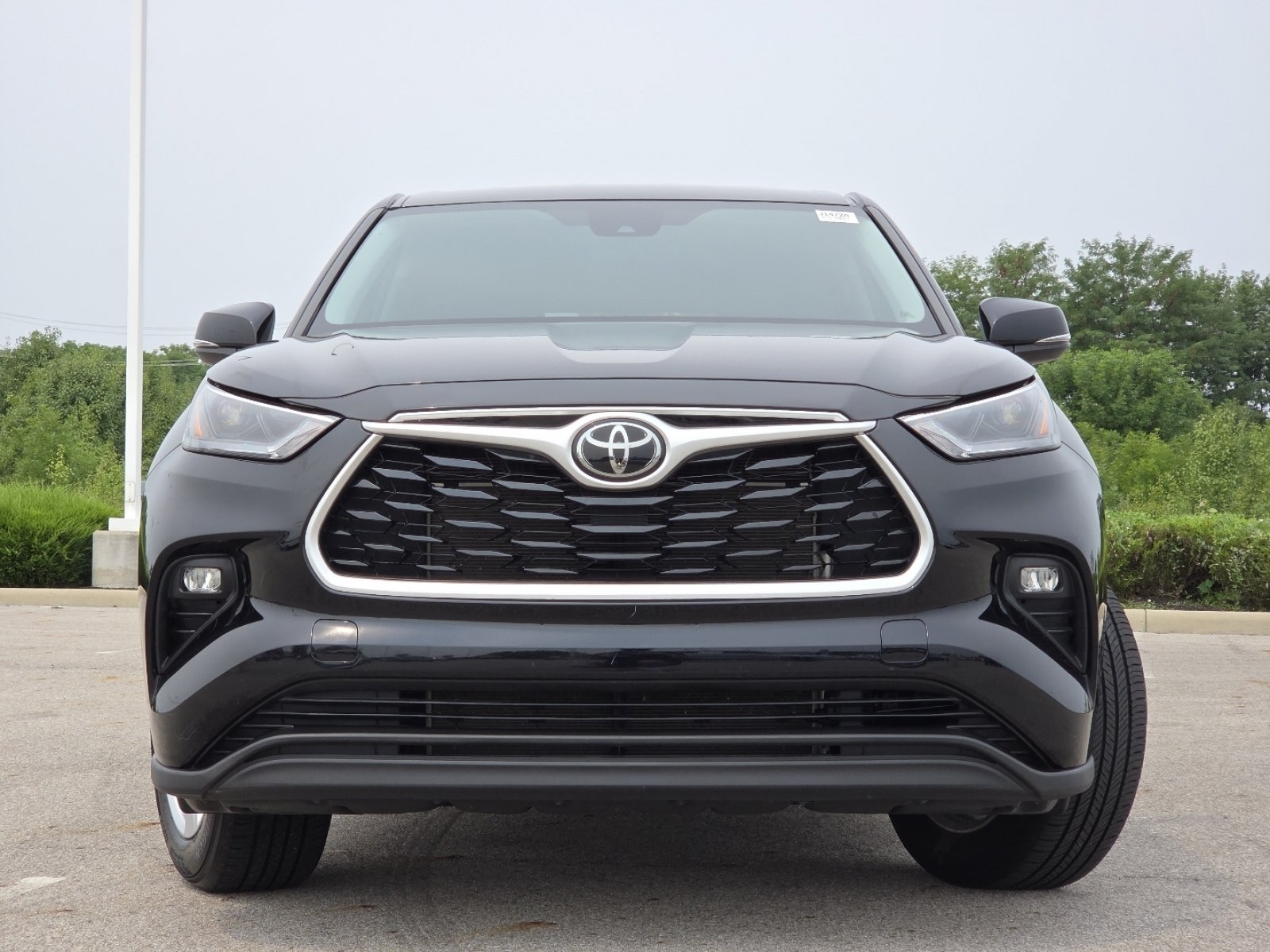 Used 2022 Toyota Highlander LE AWD/4WD image 11
