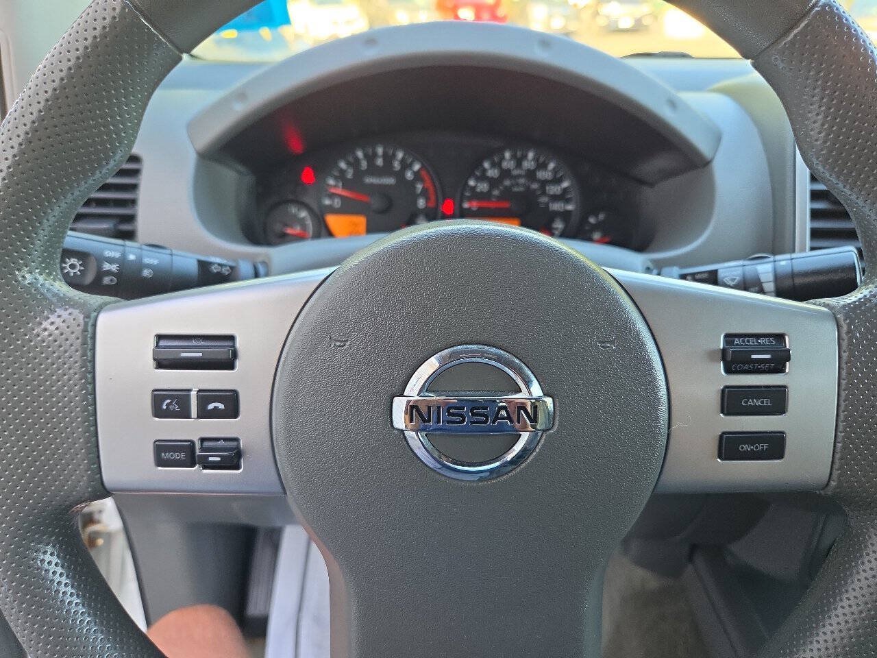 Used 2015 Nissan Frontier SV w/ SV Value Truck Package AWD/4WD image 15