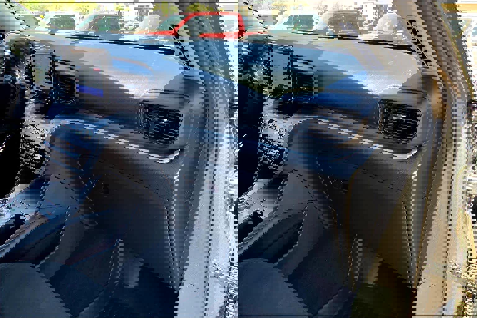 Used 2022 Ford Explorer XLT image 19