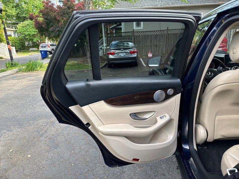 Used 2016 Mercedes-Benz GLC 300 4MATIC image 11
