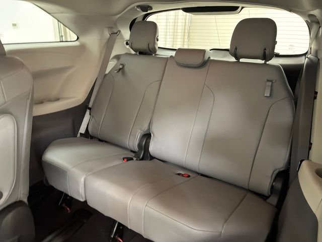 Used 2022 Toyota Sienna XLE FWD image 18