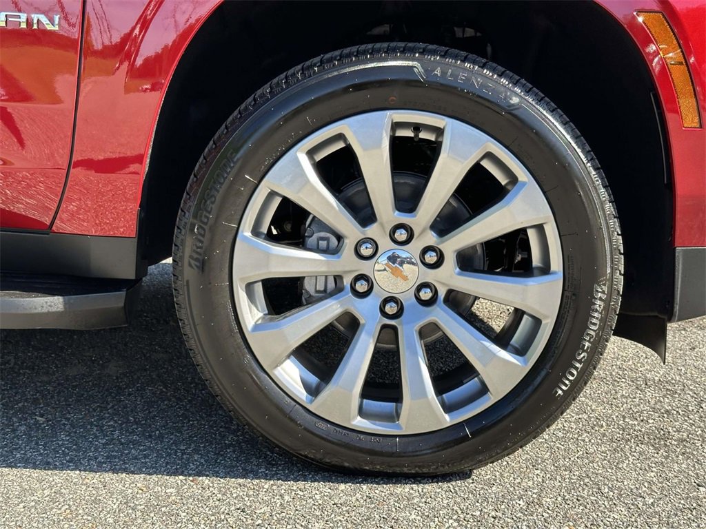 New 2026 Chevrolet Suburban Premier image 25