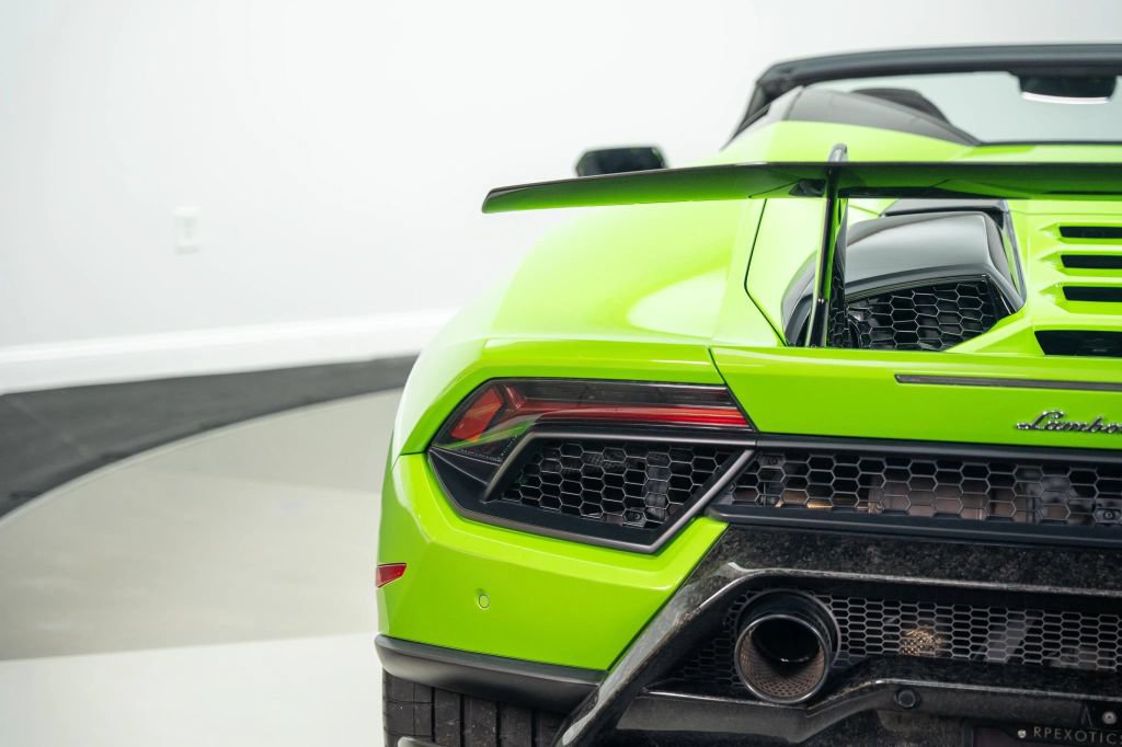 Used 2019 Lamborghini Huracan Performante AWD/4WD image 25