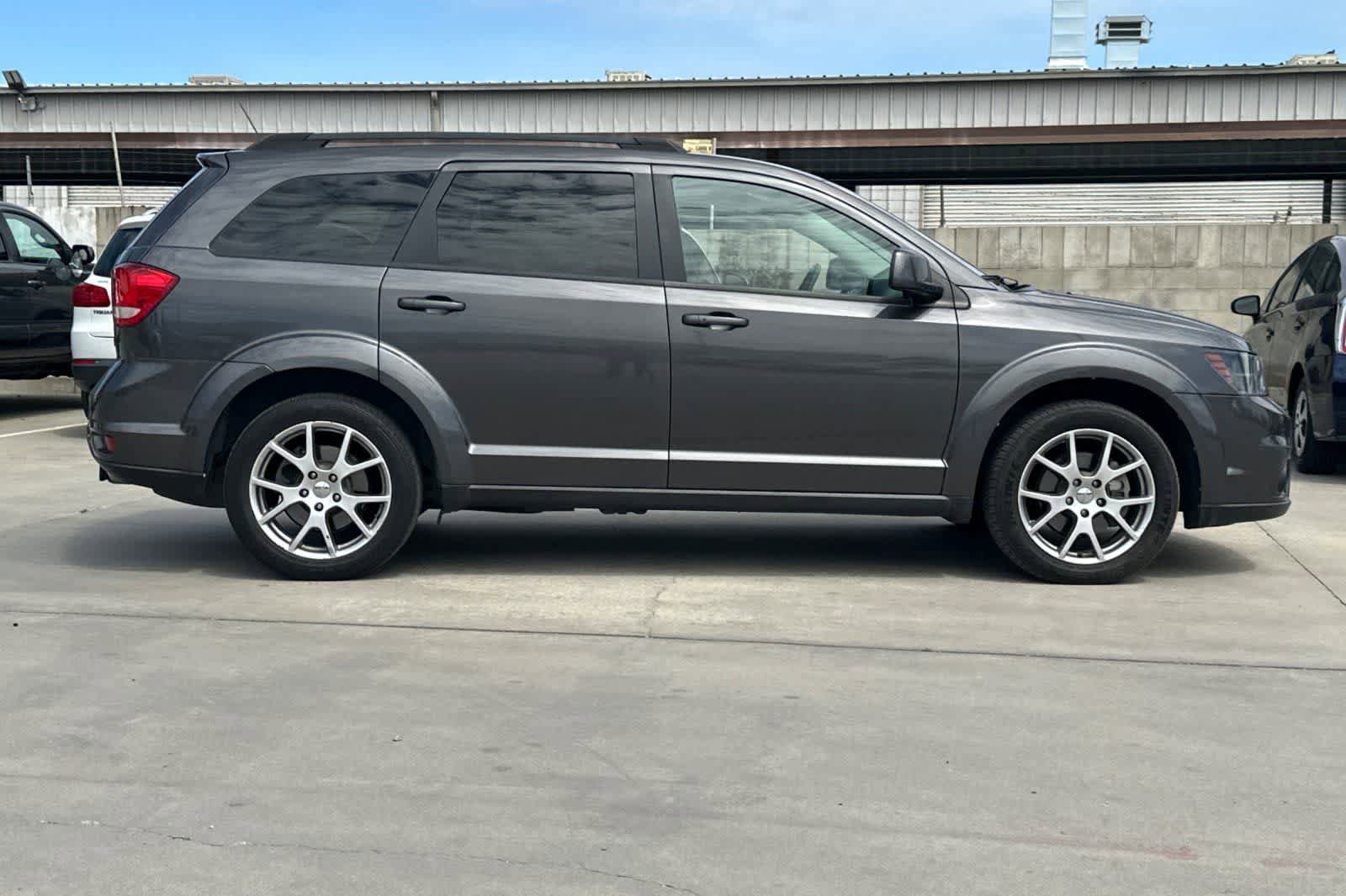 Used 2014 Dodge Journey R/T w/ Flexible Seating Group AWD/4WD image 9