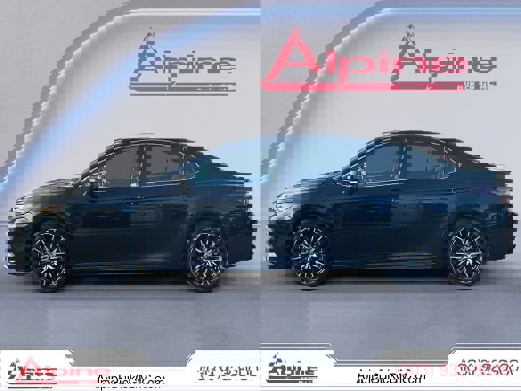 Used 2024 Toyota Camry SE image 2