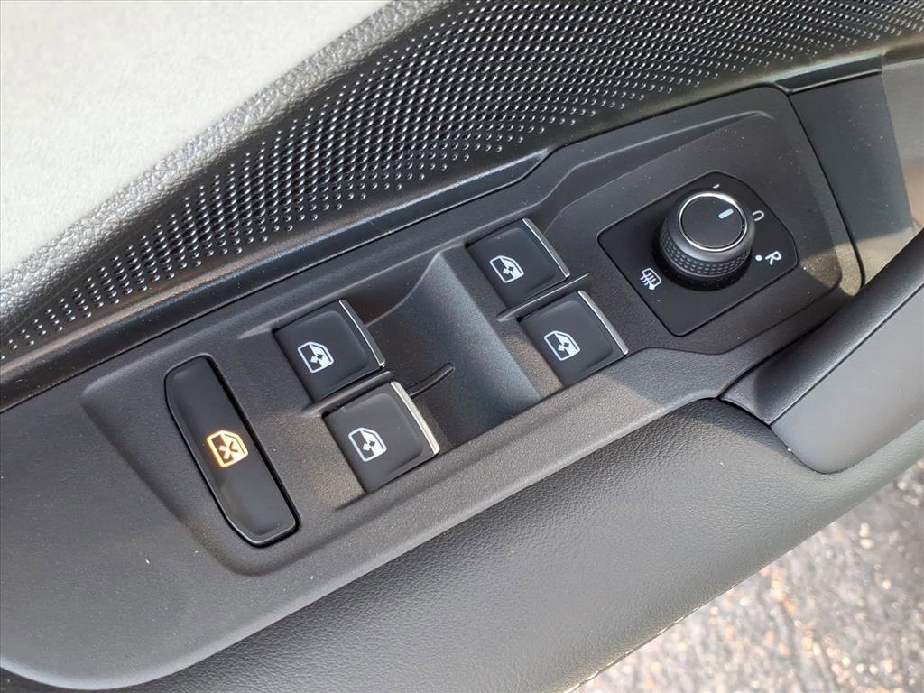 New 2026 Volkswagen Tiguan SE R-Line image 9