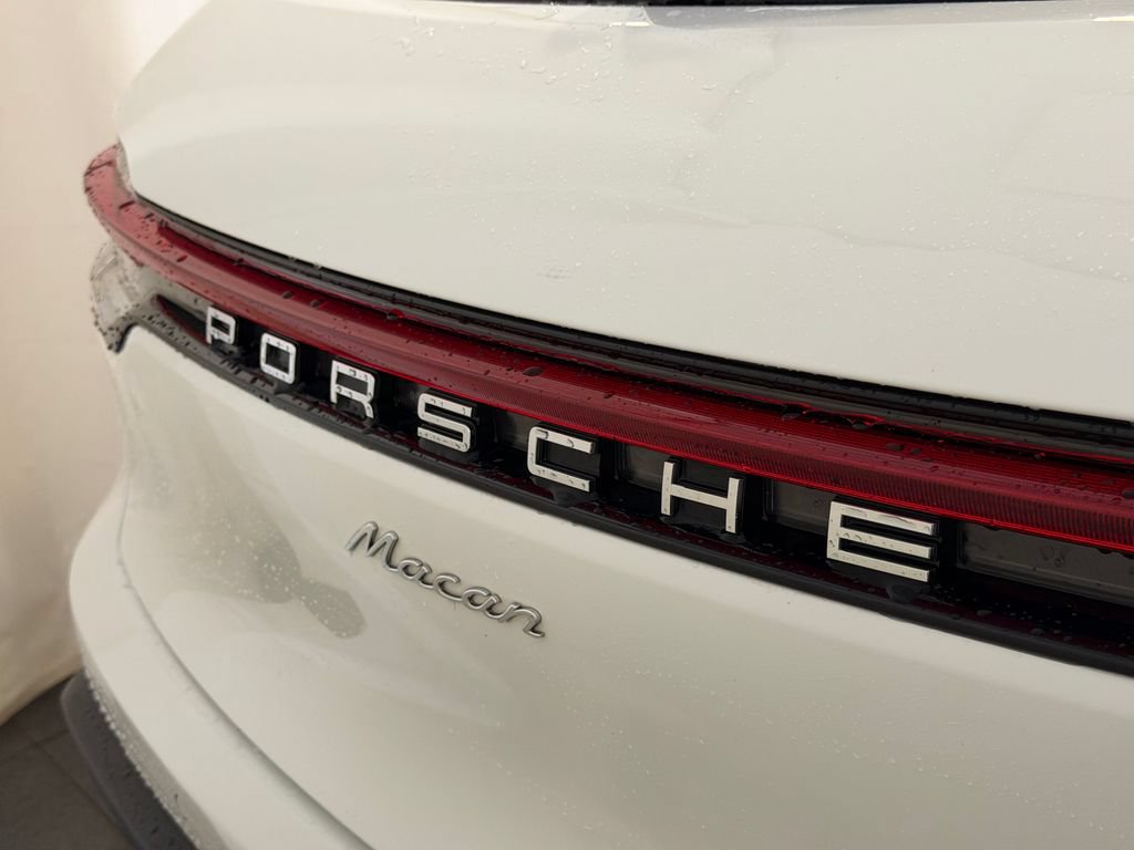Certified 2025 Porsche Macan AWD/4WD image 25