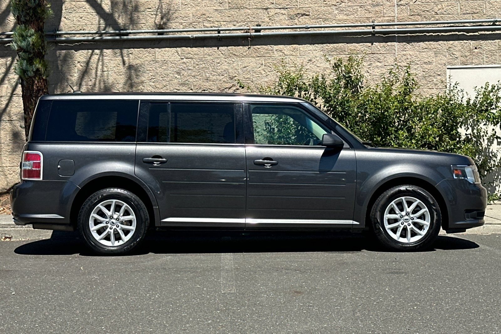 Certified 2017 Ford Flex SE FWD image 2