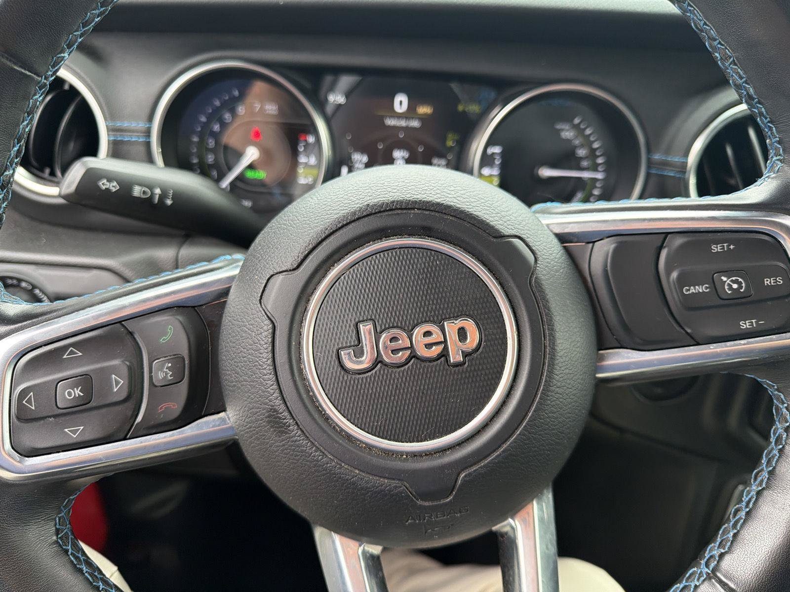 Used 2022 Jeep Wrangler Unlimited Rubicon 4xe w/ Cold Weather Group AWD/4WD image 18
