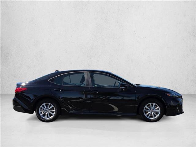 Used 2025 Toyota Camry LE image 4