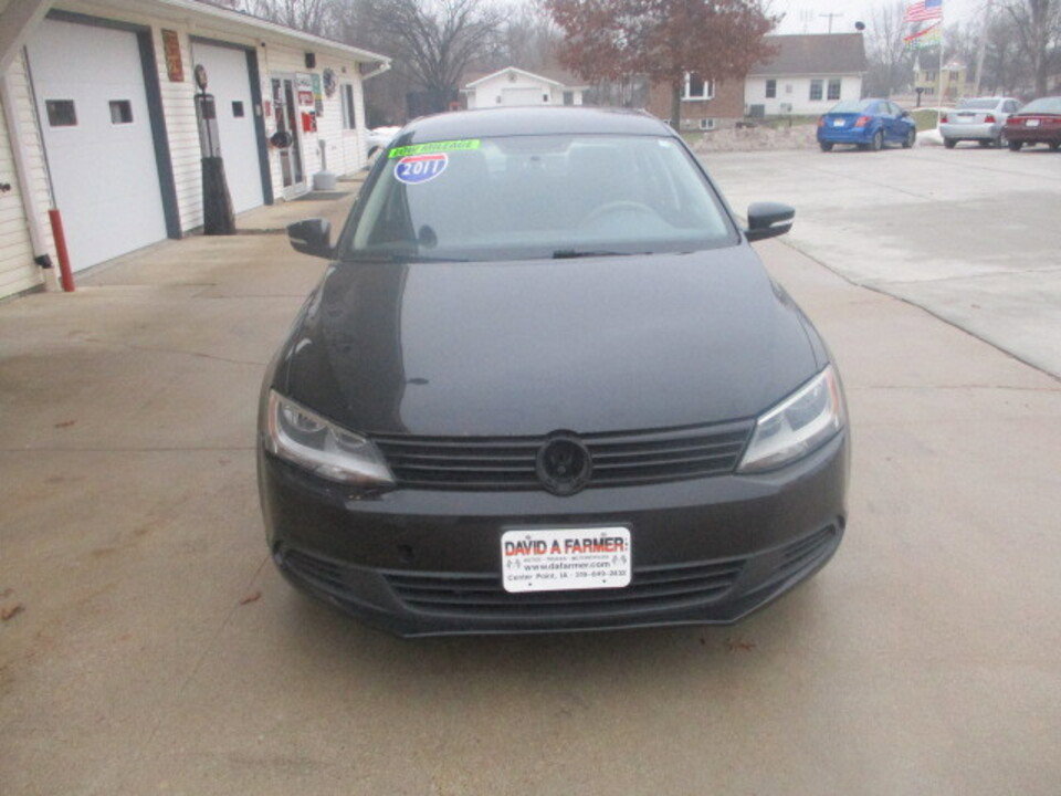 Used 2011 Volkswagen Jetta SE image 3