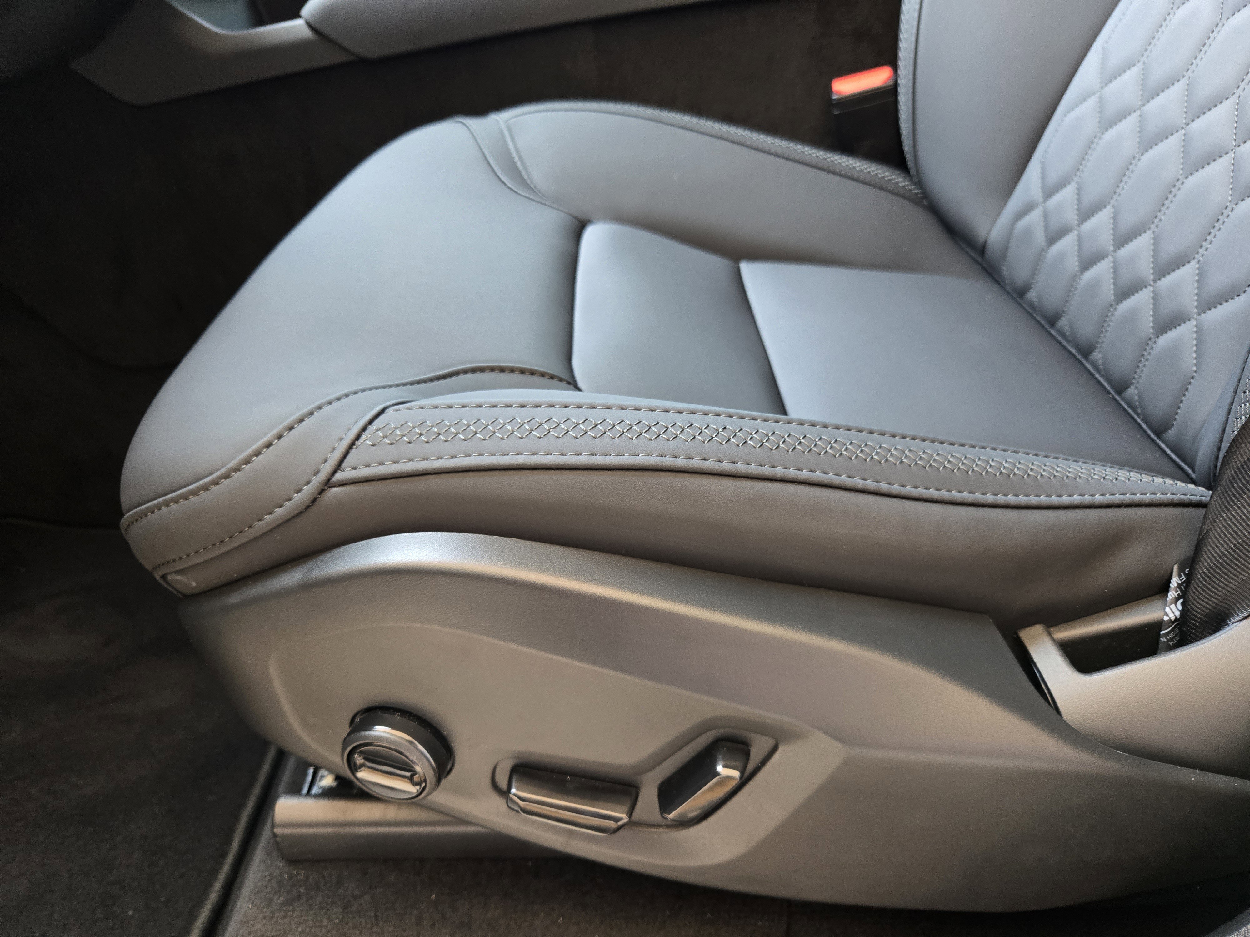 Certified 2025 Volvo XC90 B6 Core w/ Protection Package image 26