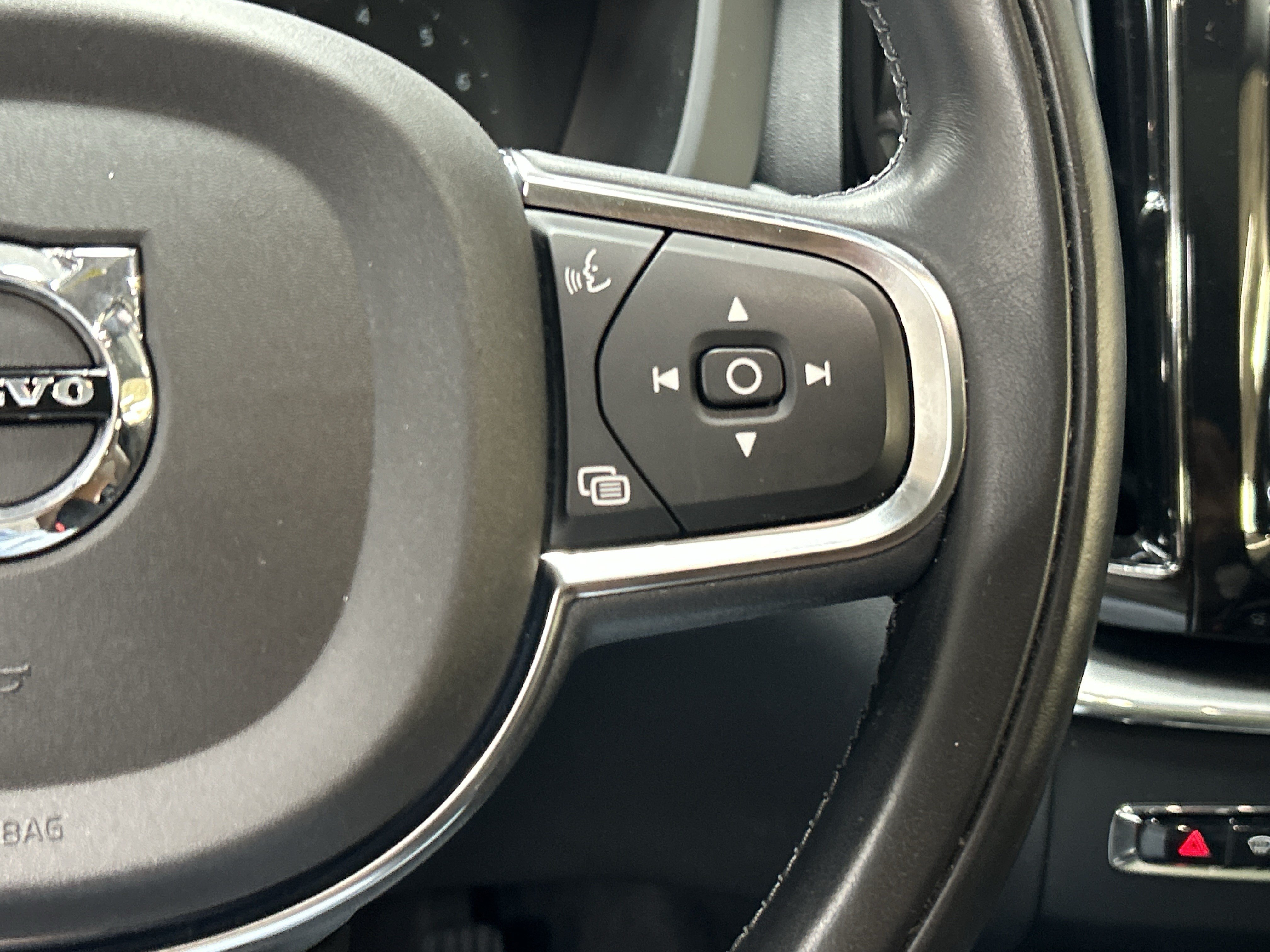 Used 2019 Volvo XC60 T5 Momentum w/ Multimedia Package FWD image 20