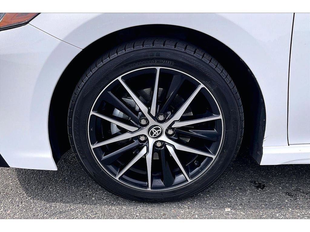 Used 2022 Toyota Camry SE w/ Cold Weather Package AWD/4WD image 10