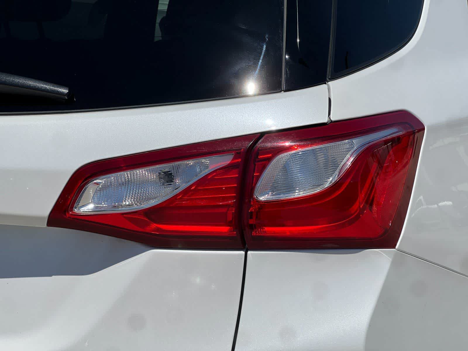 Used 2018 Chevrolet Equinox Premier FWD image 29