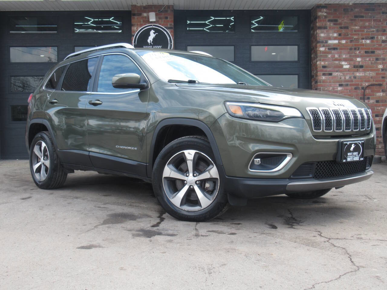 Used 2020 Jeep Cherokee Limited w/ Mopar Interior Package image 2