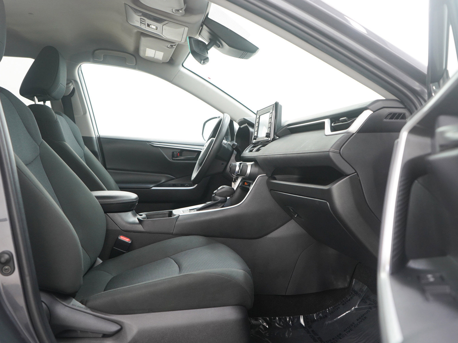 Used 2022 Toyota RAV4 LE image 11