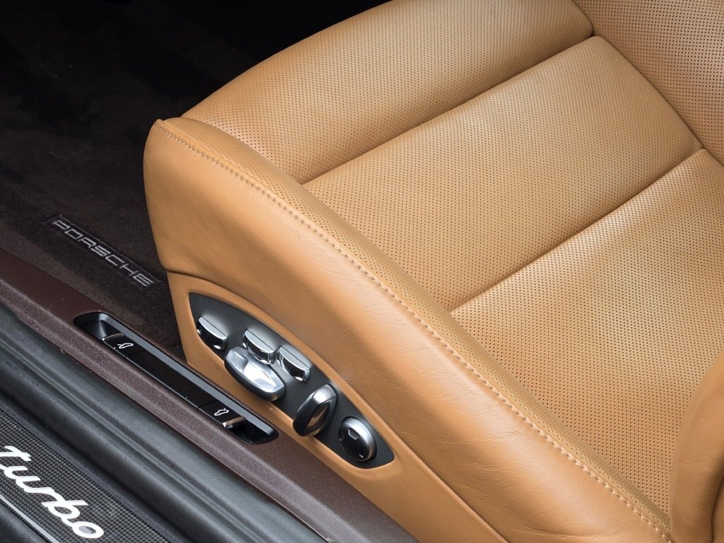 Used 2017 Porsche 911 Turbo image 18